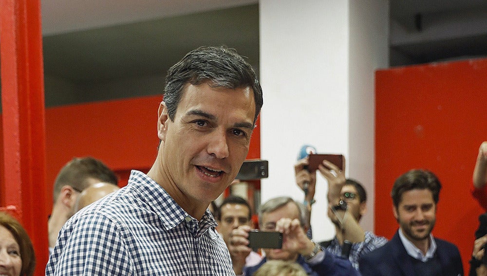 Pedro Sánchez vota en Pozuelo, Madrid