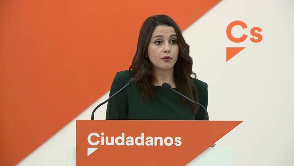 Frame 8.096 de: Ciudadanos cree que Puigdemont no quiere debatir con quién le pueda rebatir sus argumentos