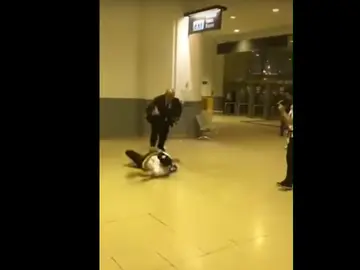 Entrada de Morata a un empleado de seguridad Entrada de Morata a un empleado de seguridad