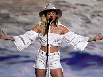 Miley Cyrus durante una actuación Miley Cyrus durante una actuación