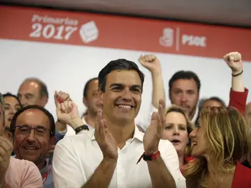 Pedro Sánchez celebrando su victoria en las primarias del PSOE Pedro Sánchez celebrando su victoria en las primarias del PSOE