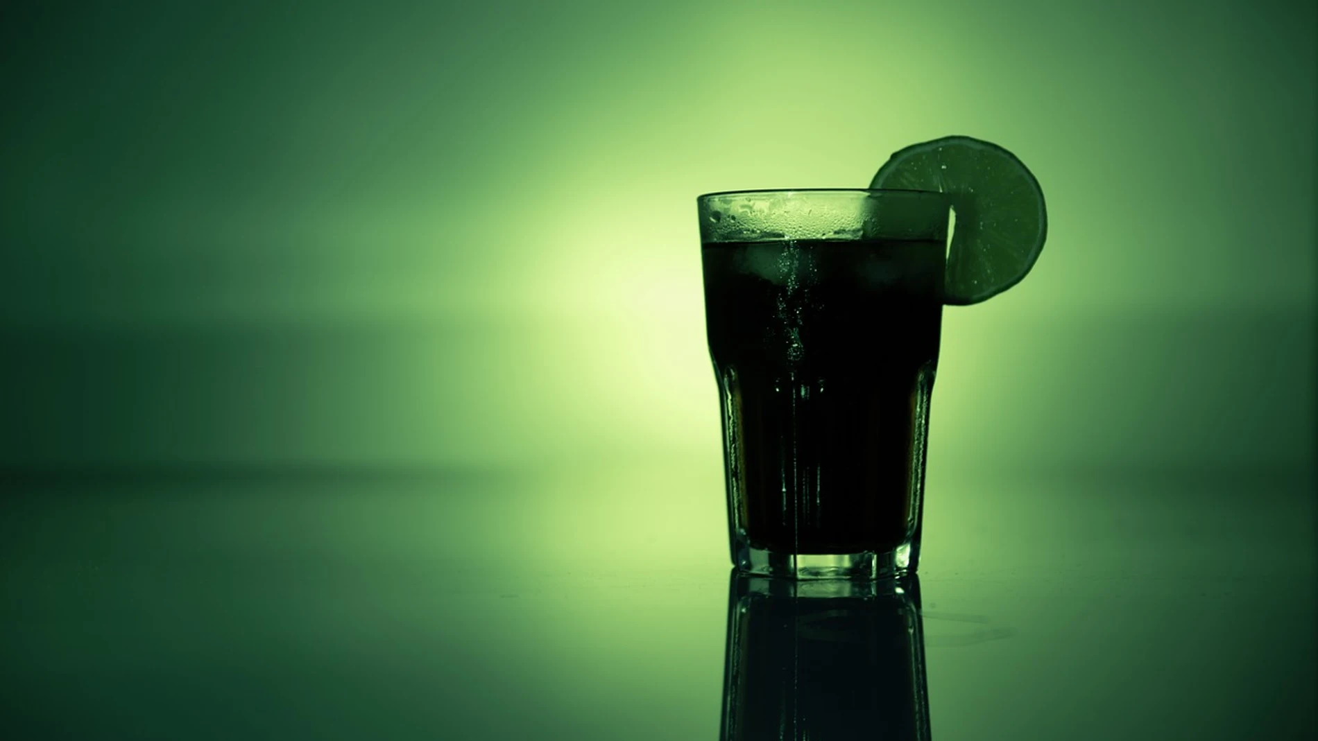 Enfatizar la presencia de la bebida energética aumentó la intoxicación alcohólica. Enfatizar la presencia de la bebida energética aumentó la intoxicación alcohólica.