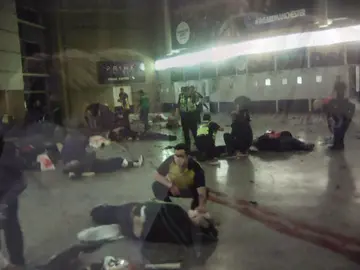 Frame 22.614834 de: Cientos de personas buscan a familiares y amigos asistentes al concierto del atentado de Mánchester Frame 22.614834 de: Cientos de personas buscan a familiares y amigos asistentes al concierto del atentado de Mánchester