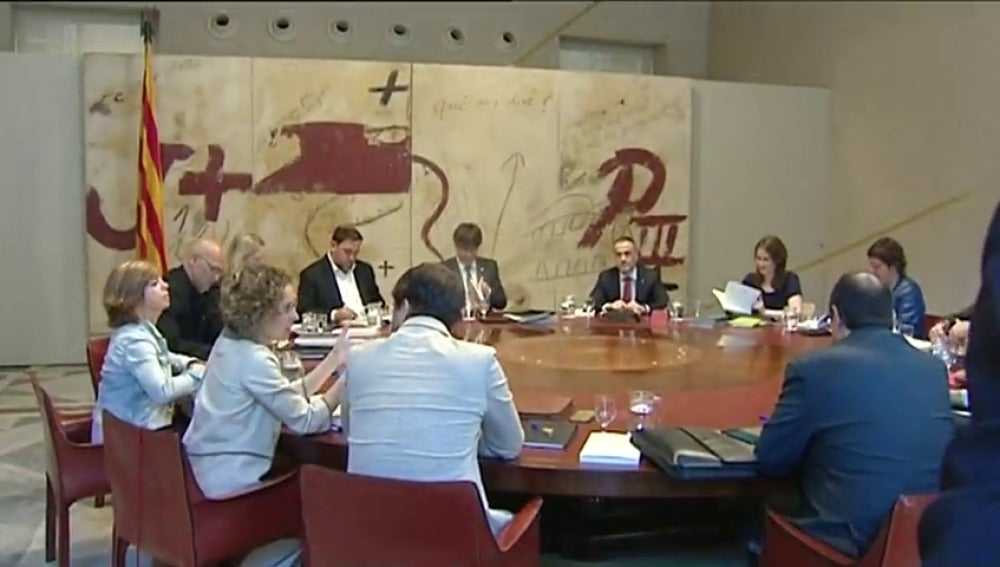 Frame 64.611554 de: El gobierno catalán enviará una carta a Rajoy para negociar los términos de la consulta