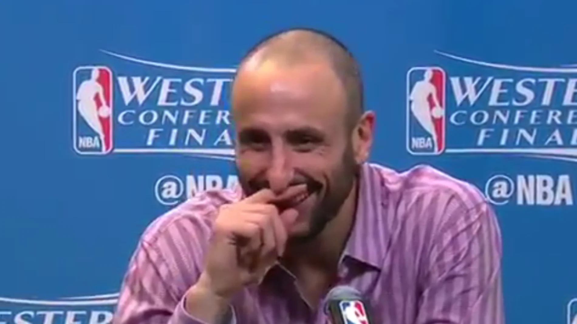 Ginobili, durante la rueda de prensa Ginobili, durante la rueda de prensa