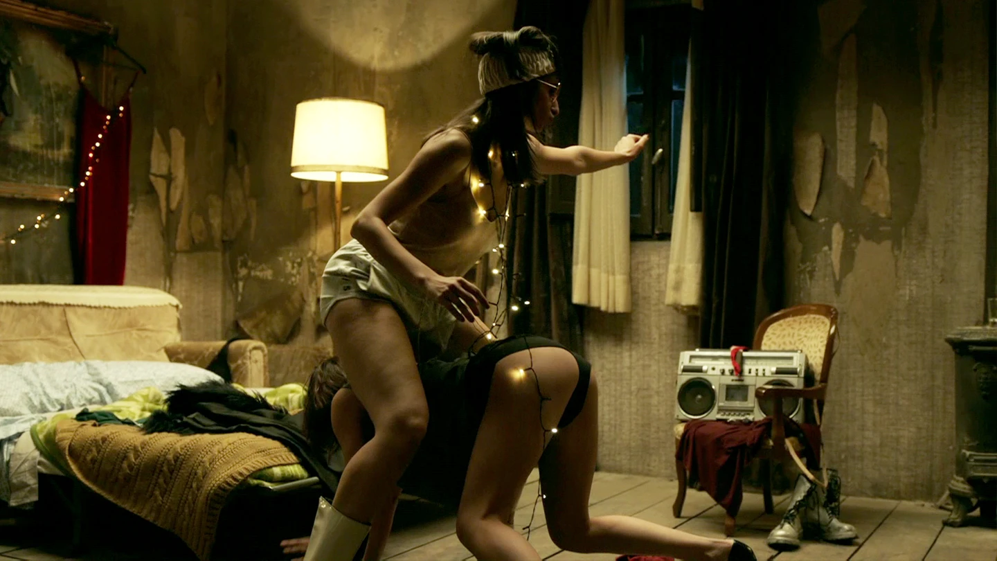 El sensual twerking de Tokio y Nairobi El sensual twerking de Tokio y Nairobi