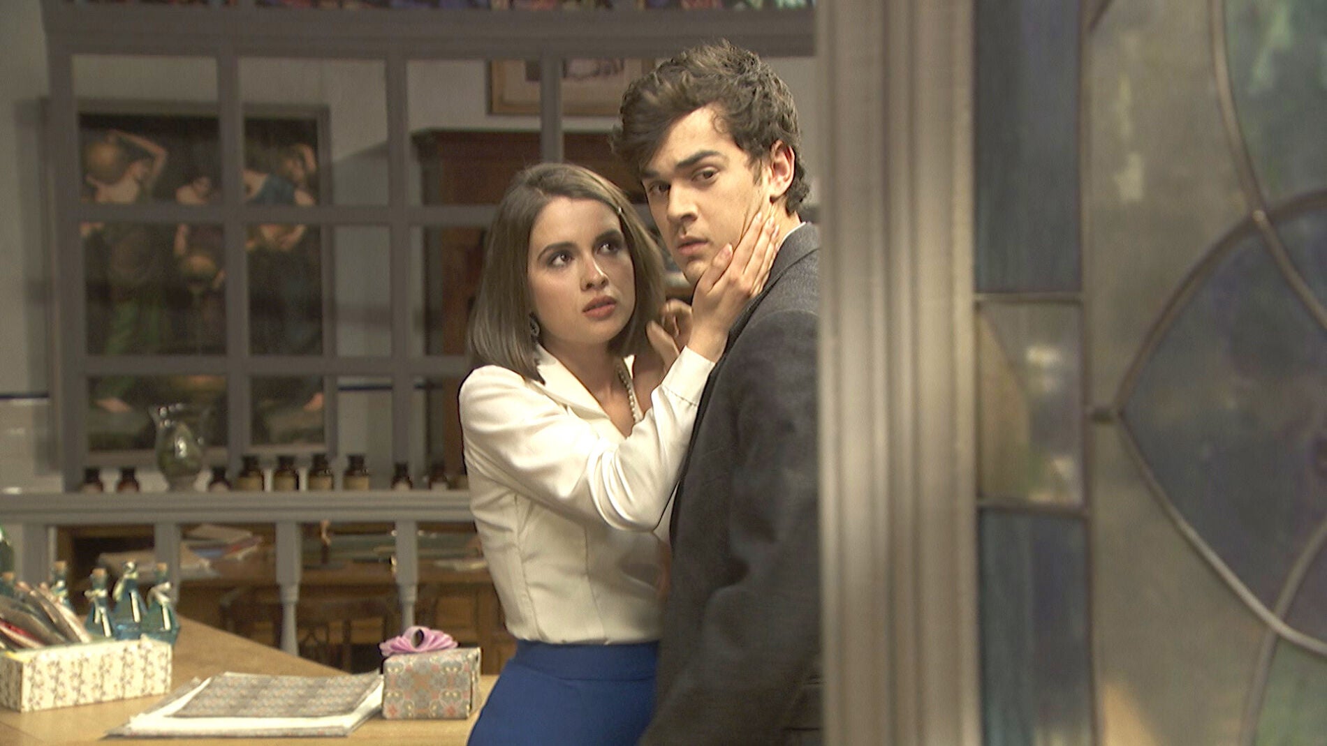 Alguien descubrir&aacute; a Mat&iacute;as y Beatriz bes&aacute;ndose