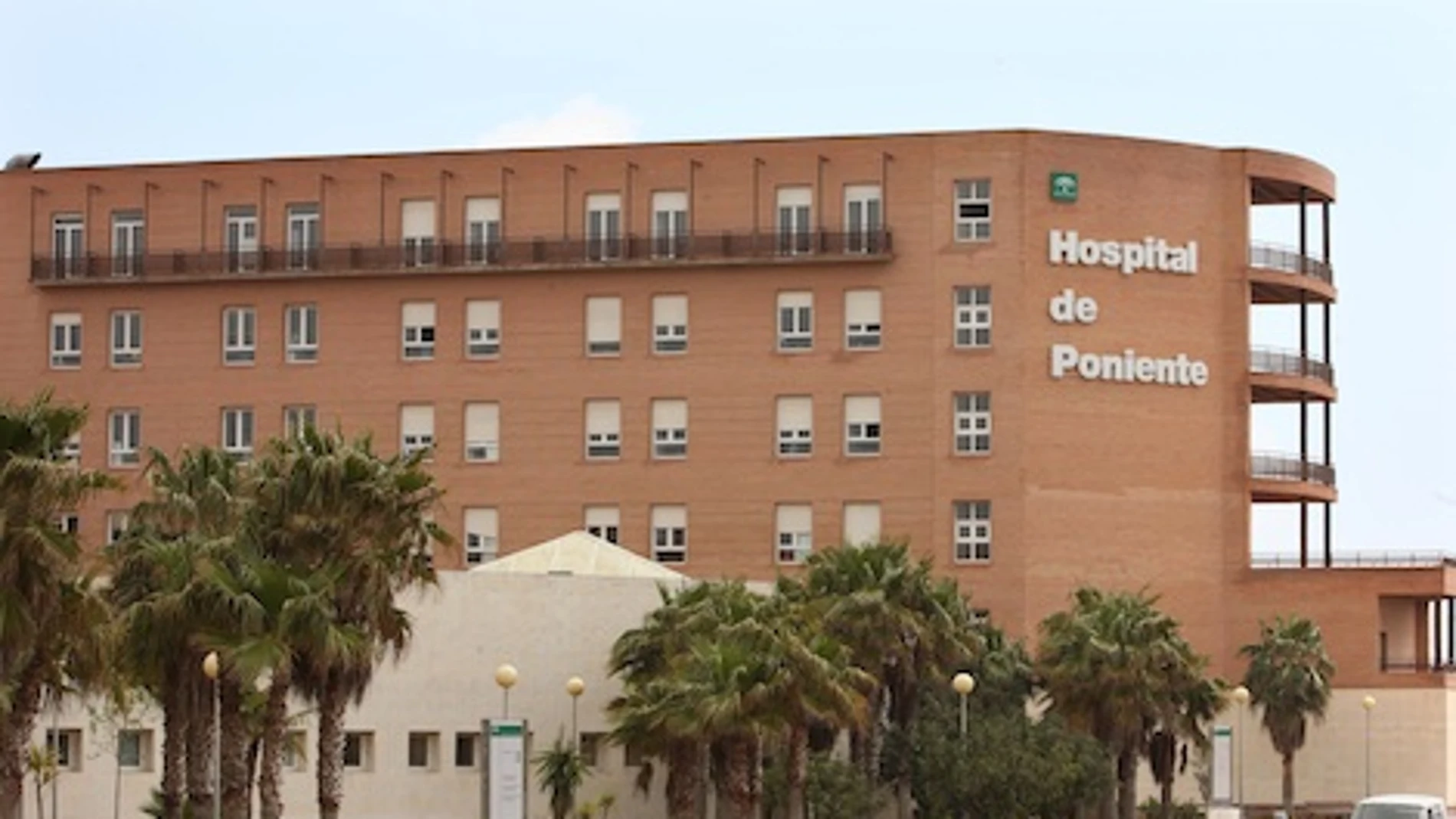 Fachada del hospital de Poniente, en Almería Fachada del hospital de Poniente, en Almería