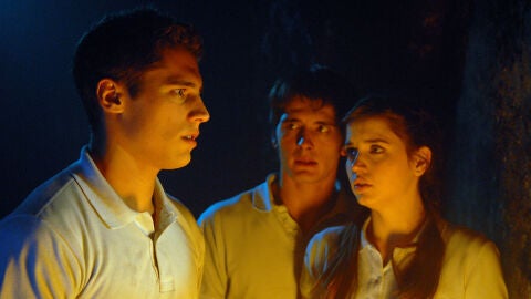 Martín Rivas, Yon González y Ana de Armas en El Internado
