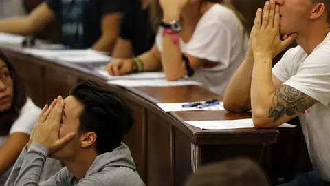 Alumnos en un aula Alumnos en un aula