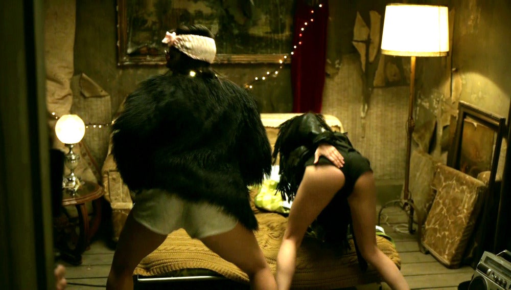 El sensual twerking de Tokio y Nairobi