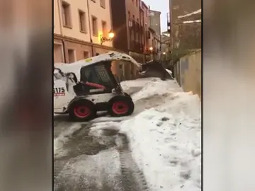 Frame 15.824862 de: Una fuerte granizada colapsa la licalidad soriana de Ágreda y arrasa los cultivos Frame 15.824862 de: Una fuerte granizada colapsa la licalidad soriana de Ágreda y arrasa los cultivos