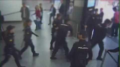 Frame 43.069333 de: Nueve detenidos por el secuestro frustrado de dos hombres en Madrid Frame 43.069333 de: Nueve detenidos por el secuestro frustrado de dos hombres en Madrid