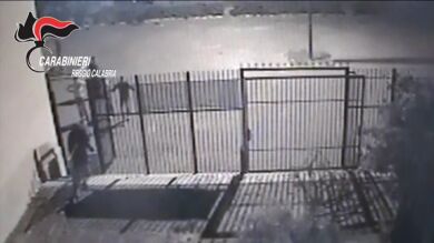 Un cura recibe una paliza al recriminar a unos jóvenes por jugar delante de la parroquia
