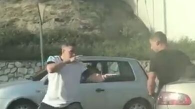 La pelea entre dos conductores en mitad de la calzada en Mijas arrasa en Twitter