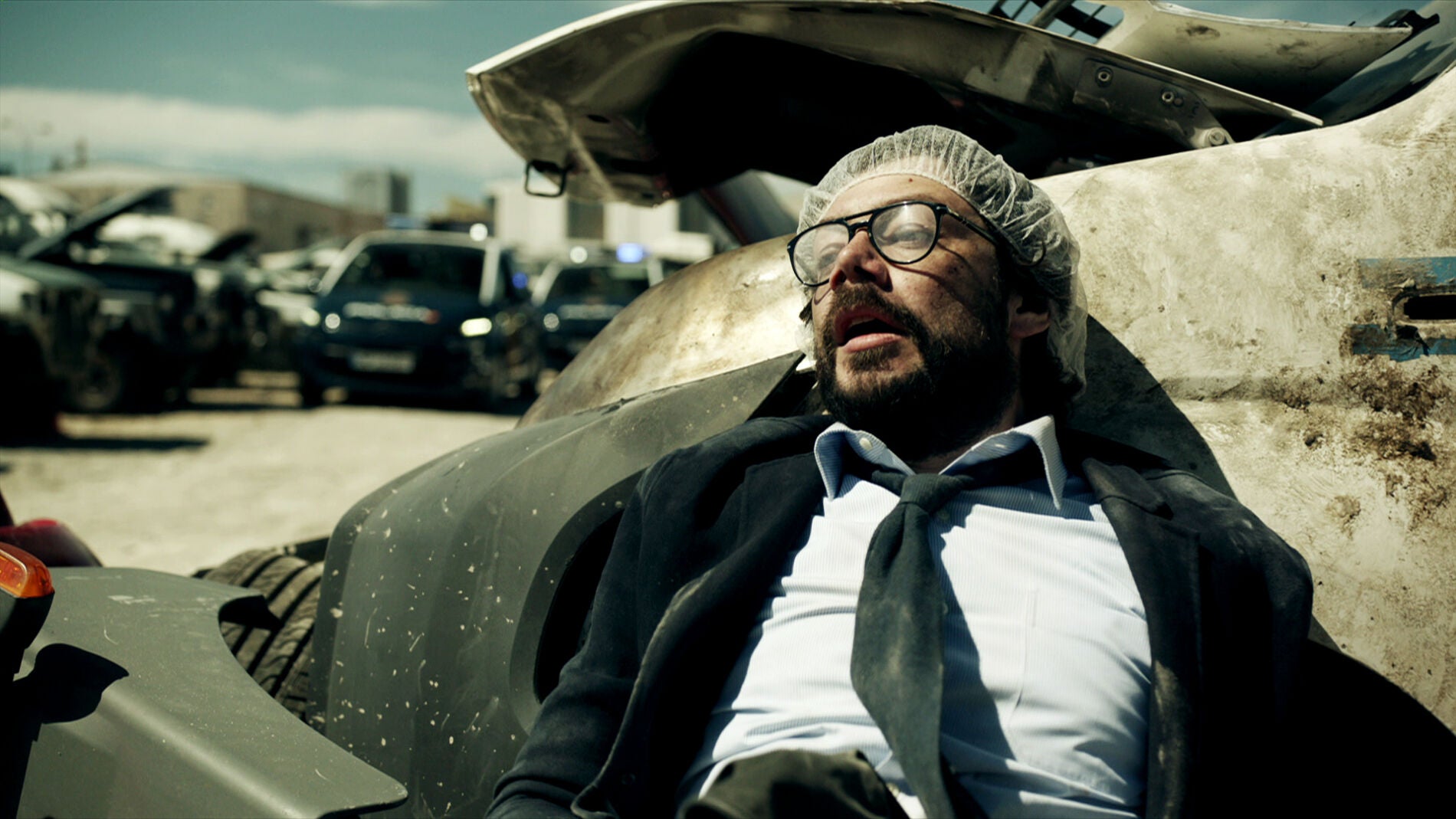 El Profesor se somete a una brutal transformaci&oacute;n a segundos de ser visto por la polic&iacute;a