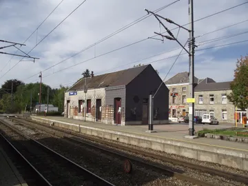 Estación de tren de Paliseul, al sur de Bélgica Estación de tren de Paliseul, al sur de Bélgica