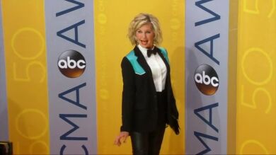 La actriz Olivia Newton-John sufre una recaída de su cáncer de mama