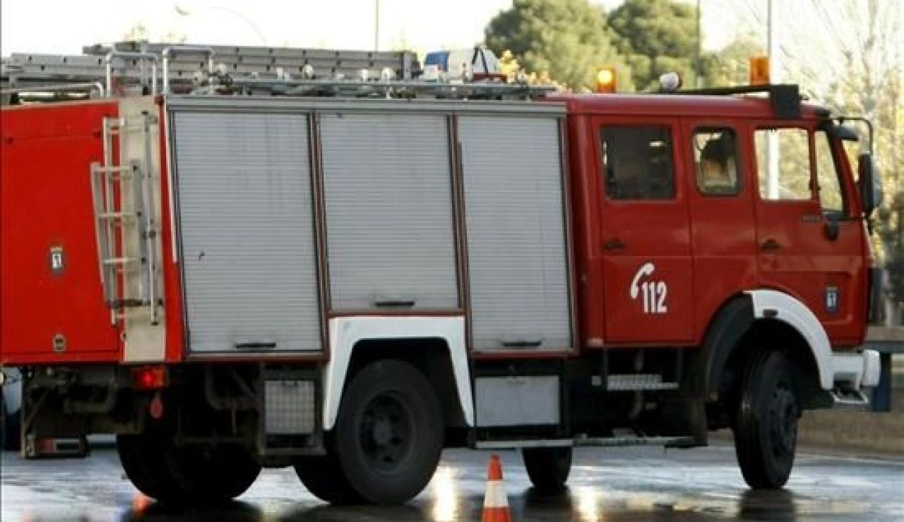 Foto de archivo de un coche de bomberos en Madrid