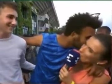 Maxime Hamou acosa a una periodista en Roland Garros