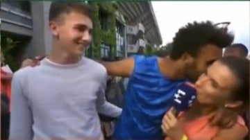 Maxime Hamou acosa a una periodista en Roland Garros