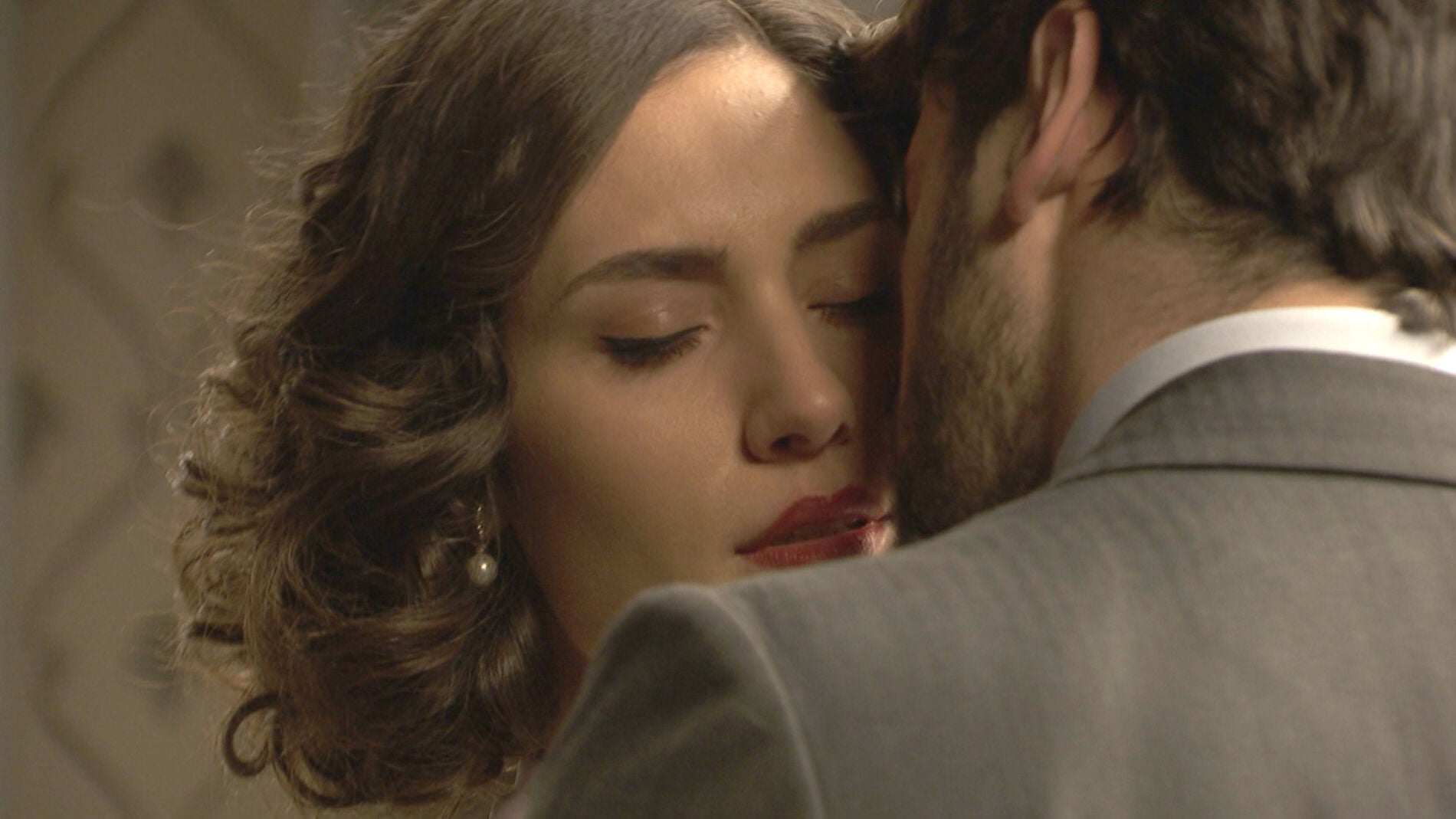 Una fr&iacute;a Camila rechaza el amor de Hernando