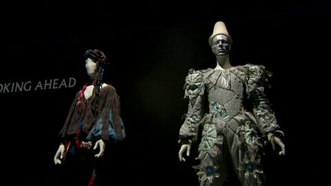 Frame 55.926245 de: Barcelona acoge una exposici&oacute;n sobre David Bowie