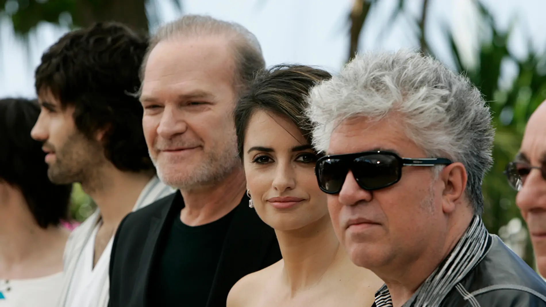 Lluís Homar y Almodóvar durante la promoción de 'Los abrazos rotos'