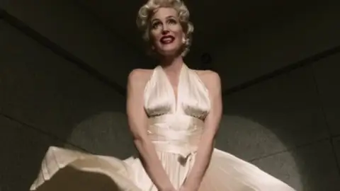 Gillian Anderson se convierte en Marilyn Monroe Gillian Anderson se convierte en Marilyn Monroe