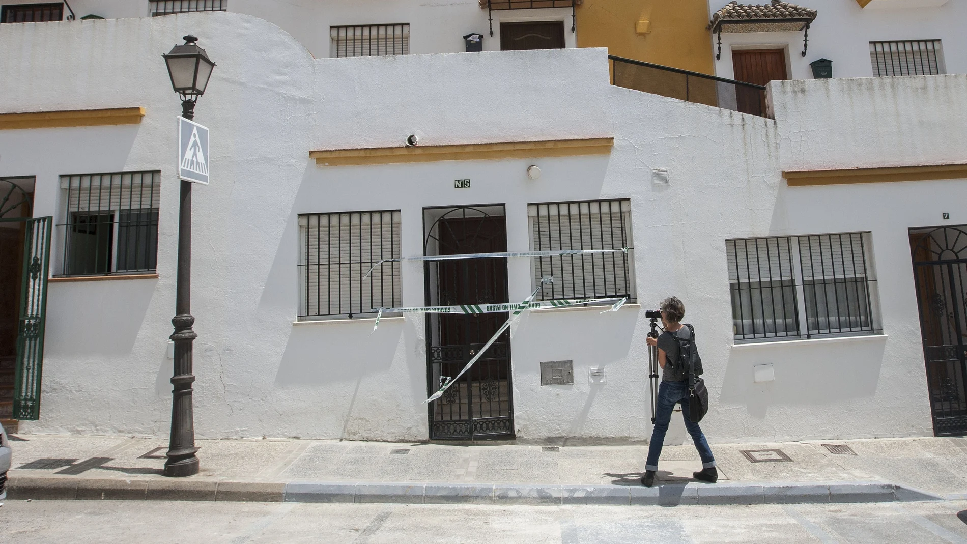 Fachada de la casa del barrio bajo de Arcos de la Frontera (Cádiz) Fachada de la casa del barrio bajo de Arcos de la Frontera (Cádiz)