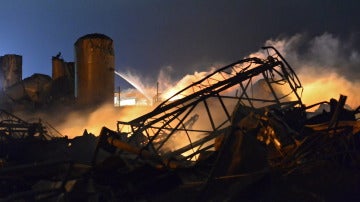 Escombros tras la explosión en la planta de etanol de Wisconsin (EEUU)