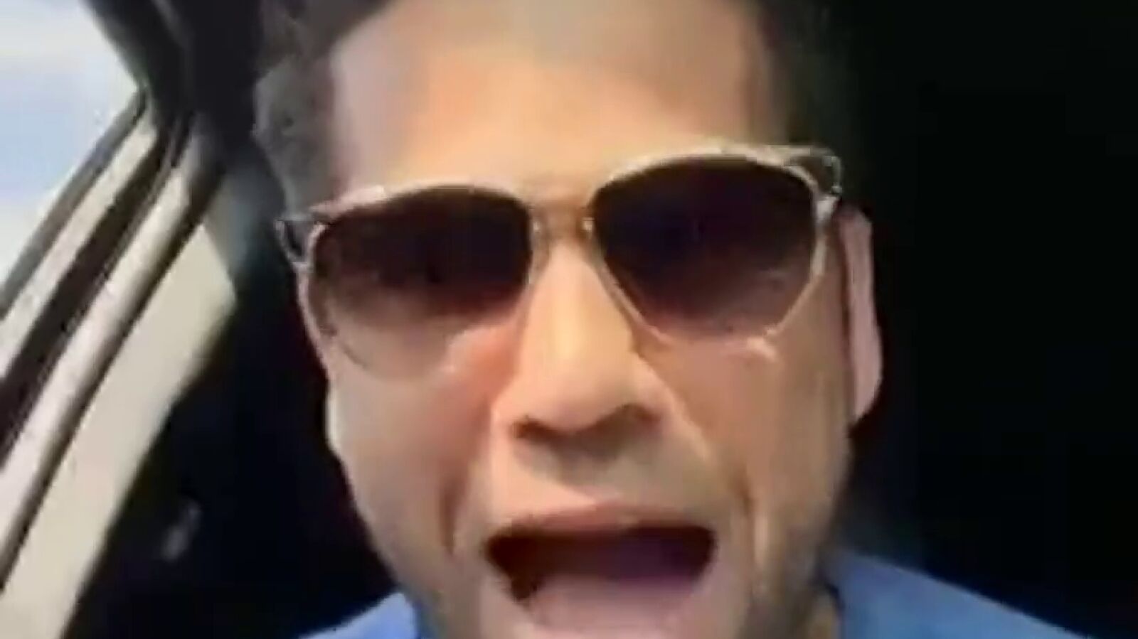 Dani Alves se 'prepara' para la final de la Champions al ritmo de 'Vacaciones'