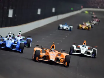 Fernando Alonso, liderando las 500 millas de Indianápolis Fernando Alonso, liderando las 500 millas de Indianápolis