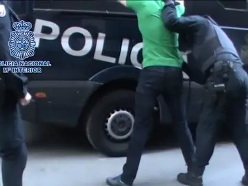 Frame 10.724437 de: Dieciséis detenidos por disturbios previos al último Atlético-Real Madrid Frame 10.724437 de: Dieciséis detenidos por disturbios previos al último Atlético-Real Madrid