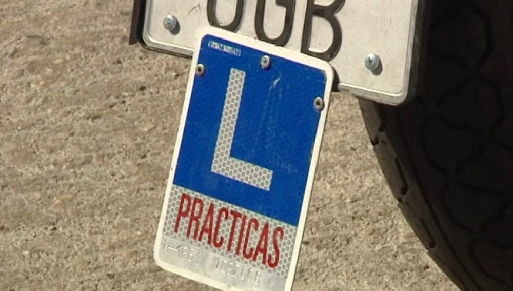 Frame 4.059116 de: Los examinadores de la DGT hacen huelga y paralizan 7.000 pruebas prácticas como protesta por la falta de personal