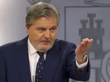 Íñigo Méndez de Vigo en la rueda de prensa del Consejo de Ministros Íñigo Méndez de Vigo en la rueda de prensa del Consejo de Ministros