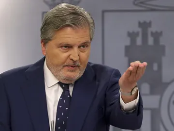 Íñigo Méndez de Vigo en la rueda de prensa del Consejo de Ministros Íñigo Méndez de Vigo en la rueda de prensa del Consejo de Ministros