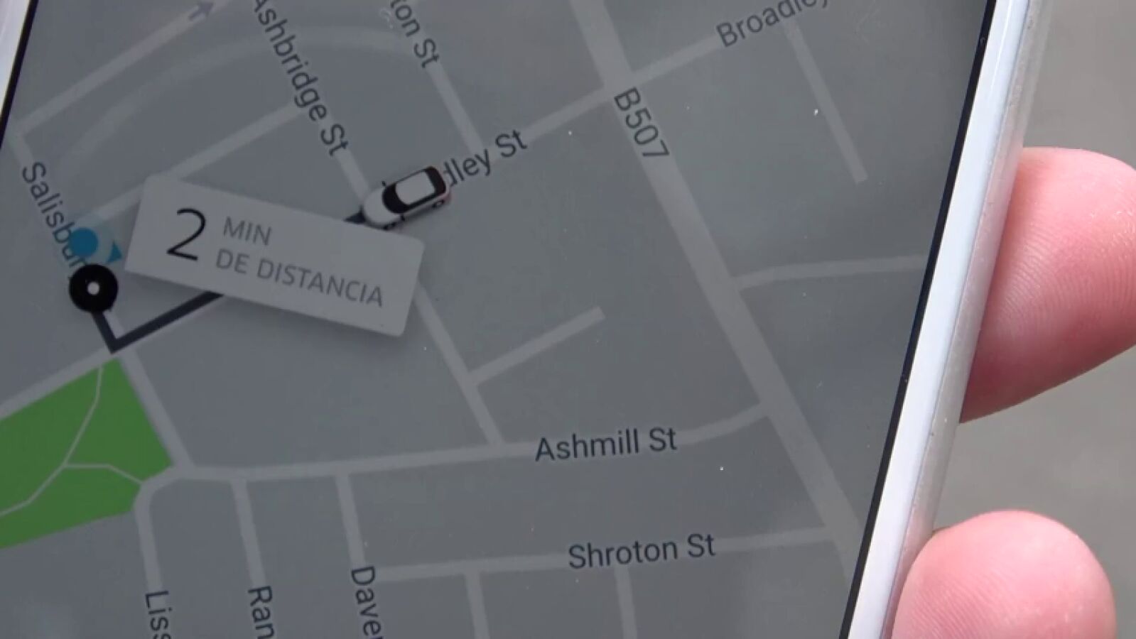 Así conviven los taxis y las plataformas de alquiler de coches con conductor en otros países