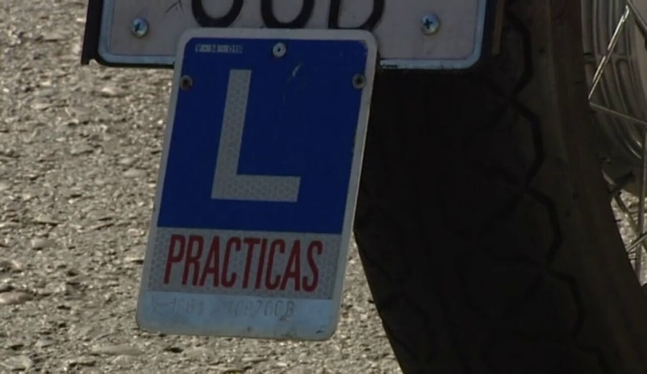 Frame 7.617796 de: Los examinadores de la DGT hacen huelga y paralizan 7.000 pruebas pr&aacute;cticas como protesta por la falta de personal