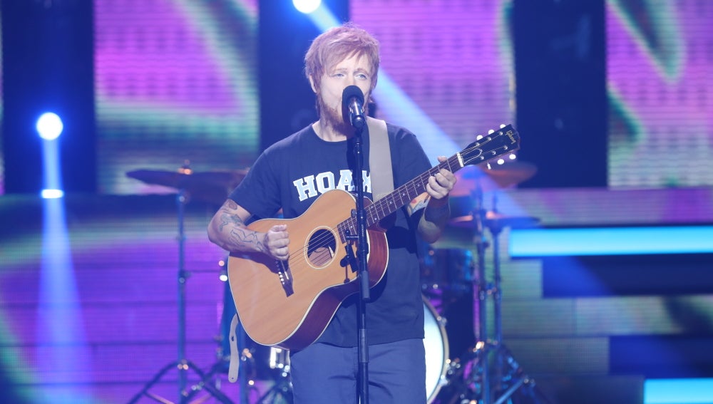 Manel Navarro se mete en la piel de Ed Sheeran para sorprendernos con varios éxitos