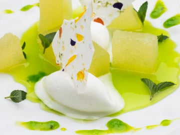 Sopa fría de Melón a la menta, Melón en caipiriña y helado de Coco Sopa fría de Melón a la menta, Melón en caipiriña y helado de Coco