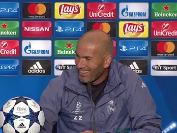 Zidane, sonriente durante la rueda de prensa Zidane, sonriente durante la rueda de prensa