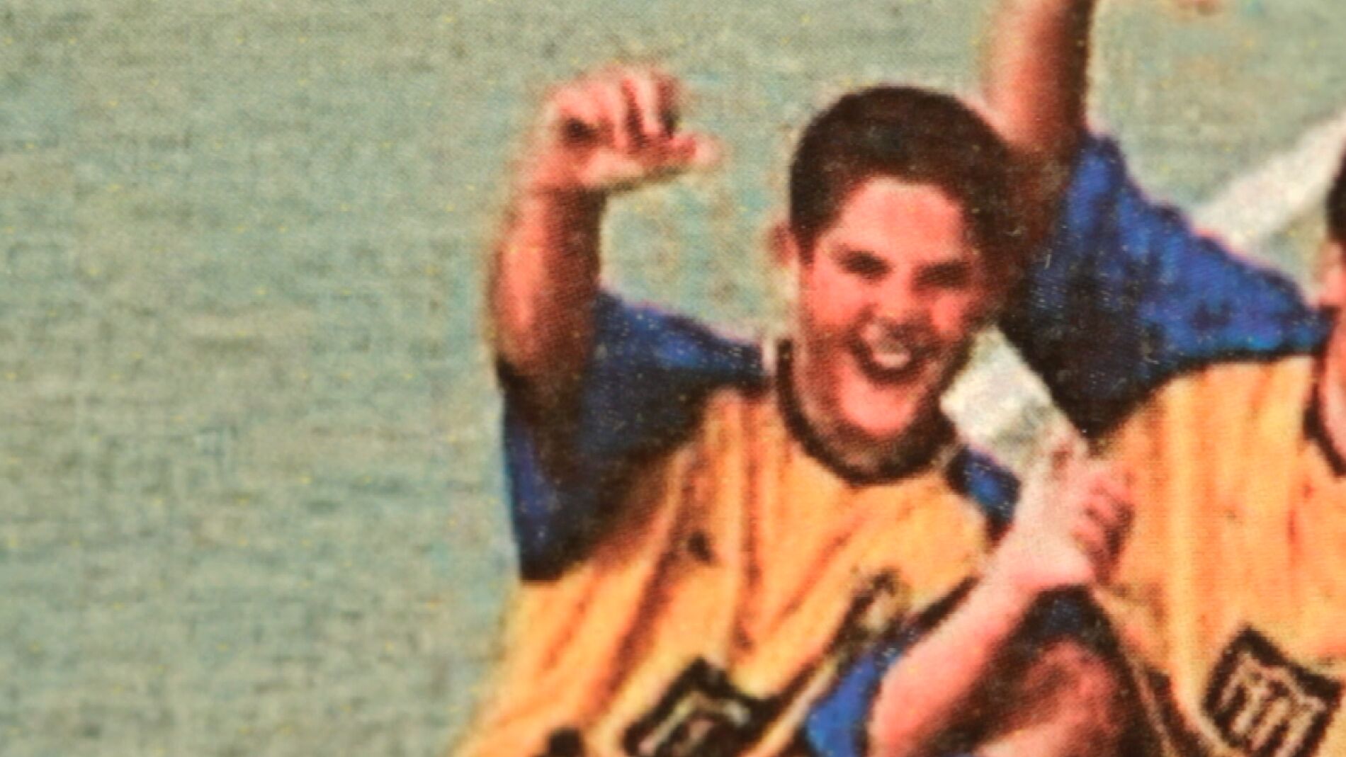 Un joven Isco celebra junto a sus compa&ntilde;eros