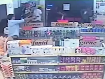 Intento de robo en una farmacia de Brasil Intento de robo en una farmacia de Brasil