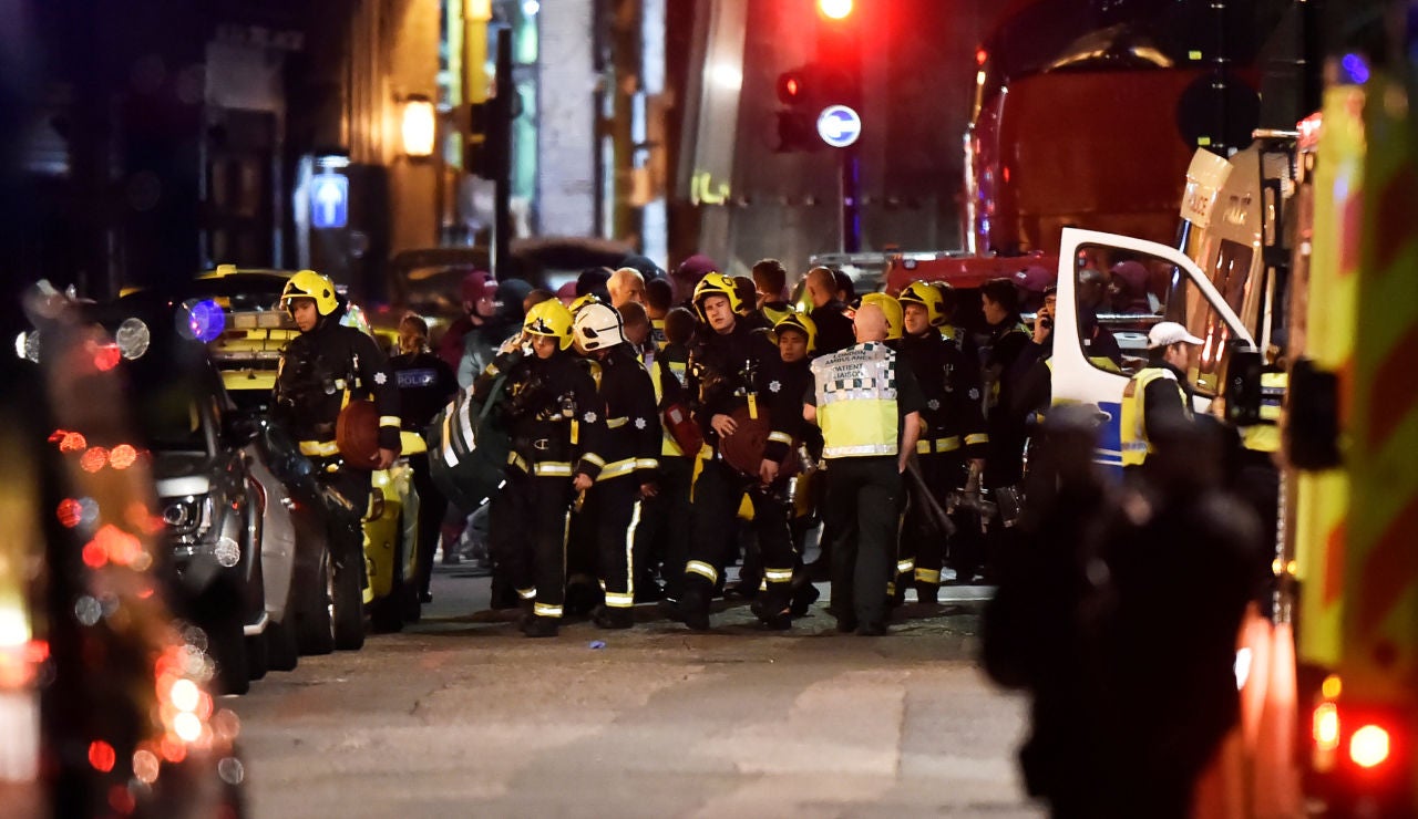 La Policía rodea la zona del ataque en el Puente de Londres La Policía rodea la zona del ataque en el Puente de Londres