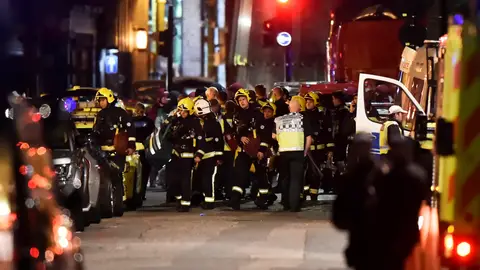 La Policía rodea la zona del ataque en el Puente de Londres La Policía rodea la zona del ataque en el Puente de Londres