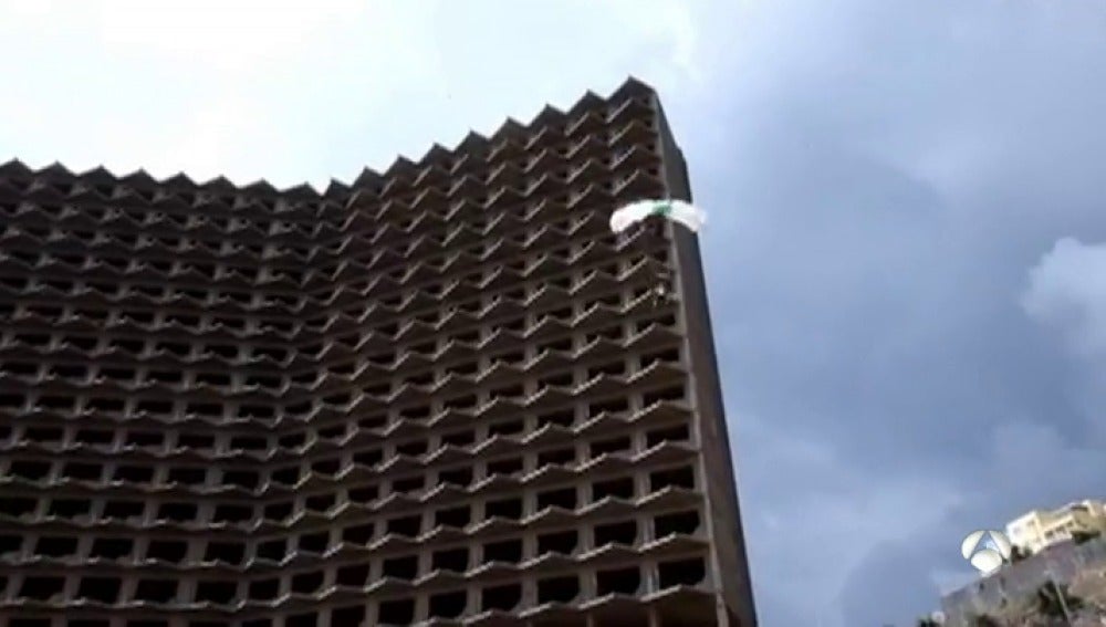 El Hotel De La Muerte Un Edificio De Santa Cruz De Tenerife Utilizado Para Practicar Deportes Extremos