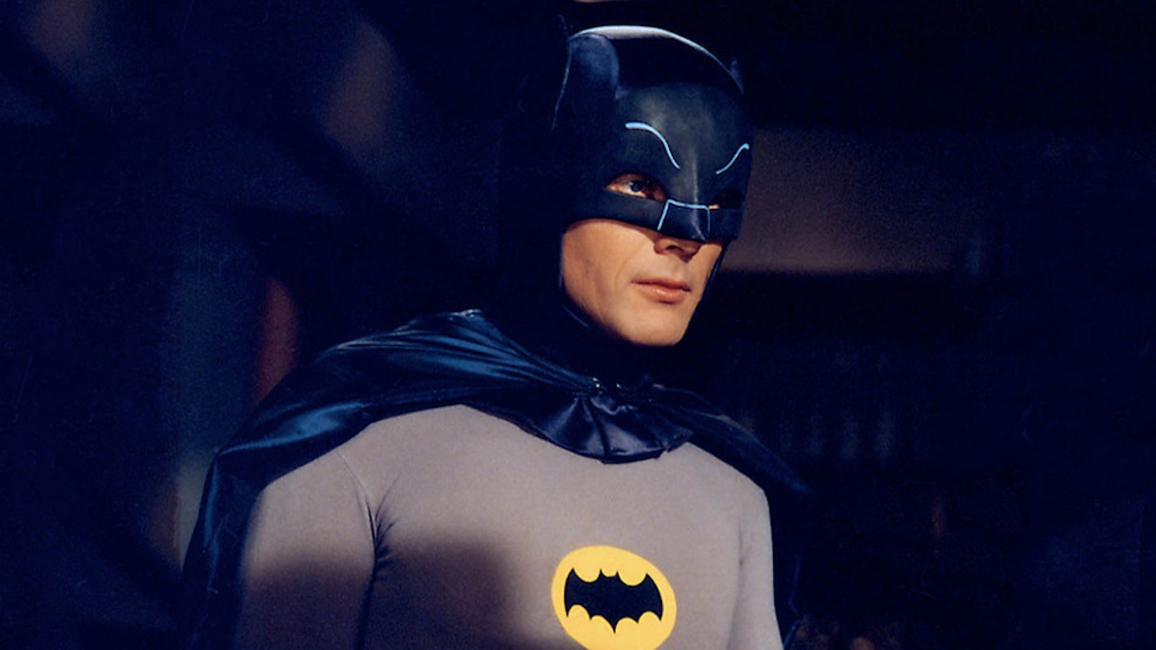 La señal de Batman sobre el cielo de Los Ángeles en homenaje al actor Adam  West
