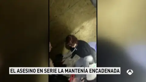 Frame 24.494861 de: Así fue el rescate de una joven a la que un asesino en serie tuvo dos meses encadenada Frame 24.494861 de: Así fue el rescate de una joven a la que un asesino en serie tuvo dos meses encadenada