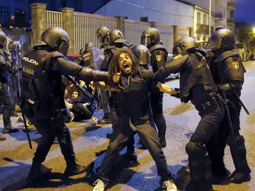 Los disturbios acaecidos en Santiago de Compostela. Los disturbios acaecidos en Santiago de Compostela.